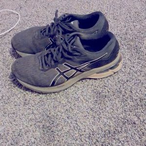 ASIC running shoes size 8.5